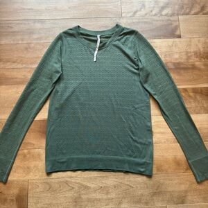 Breathable long sleeve lulu lemon women’s top.